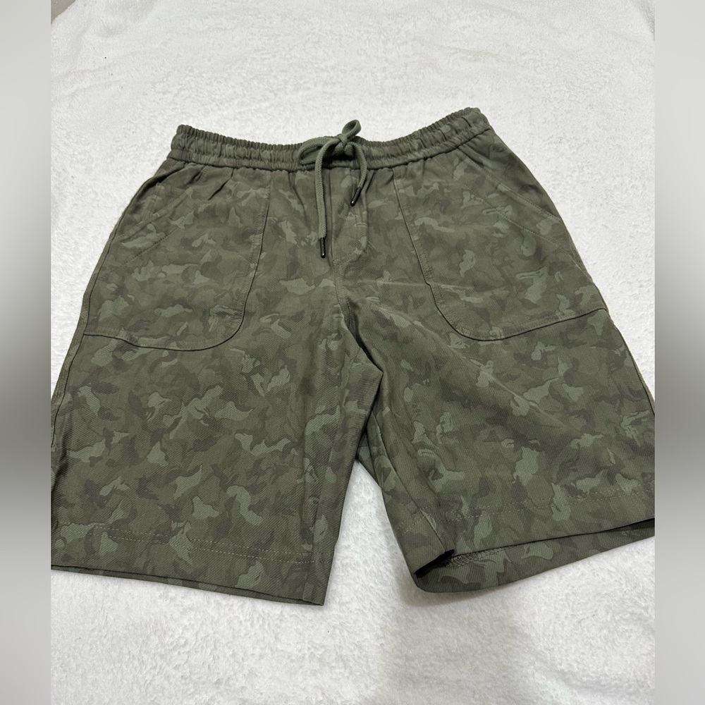 Athleta Camo Farallon Bermuda Knit Shorts